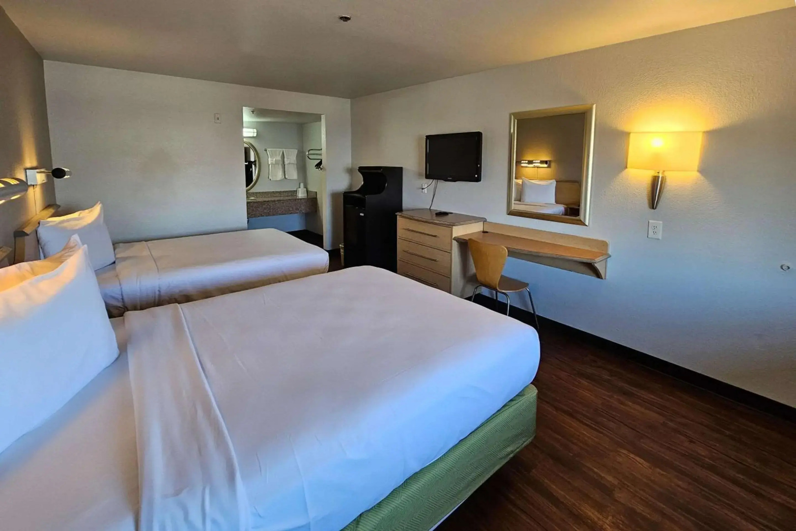 Rodeway Inn & Suites Thousand Palms - Rancho Mirage