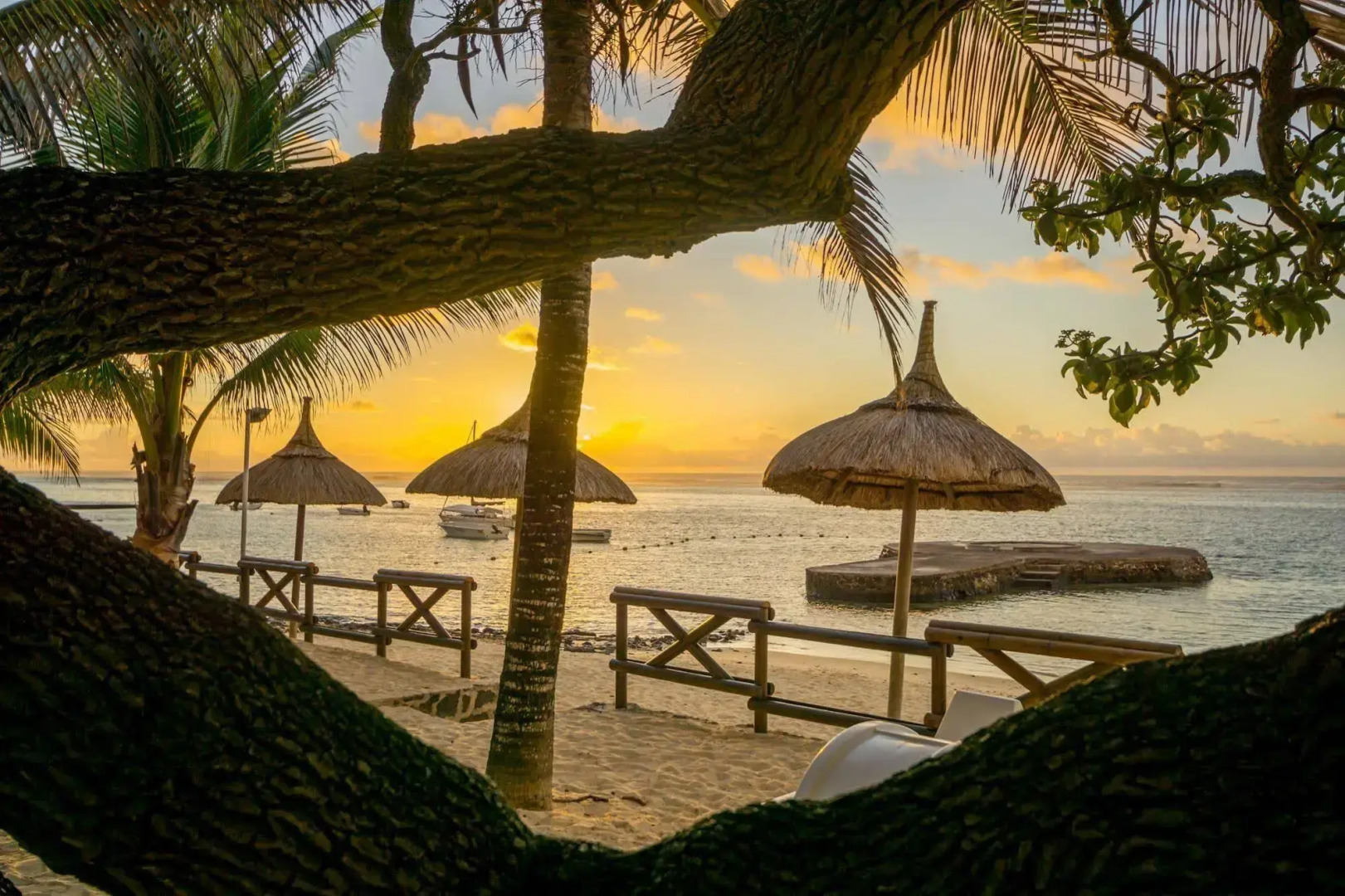 Le Peninsula Bay Beach Resort