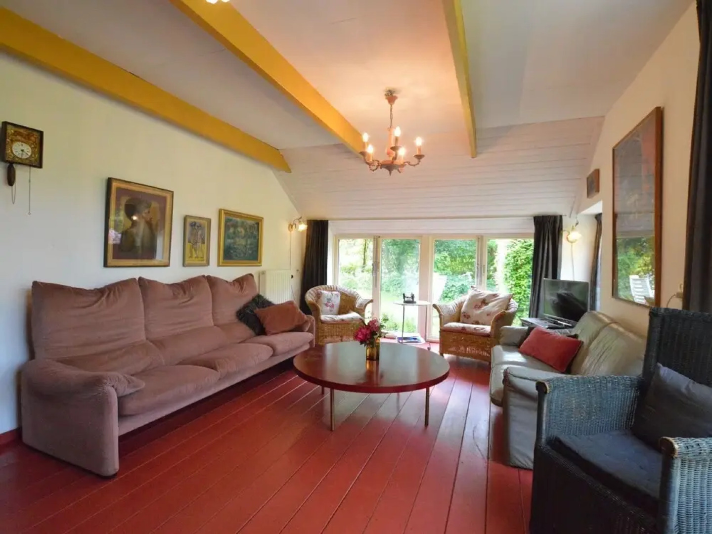 Heritage Farmhouse in Bronneger near Town Center