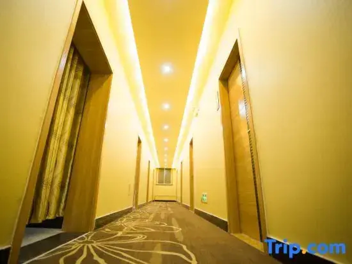 Yijia Business Hotel