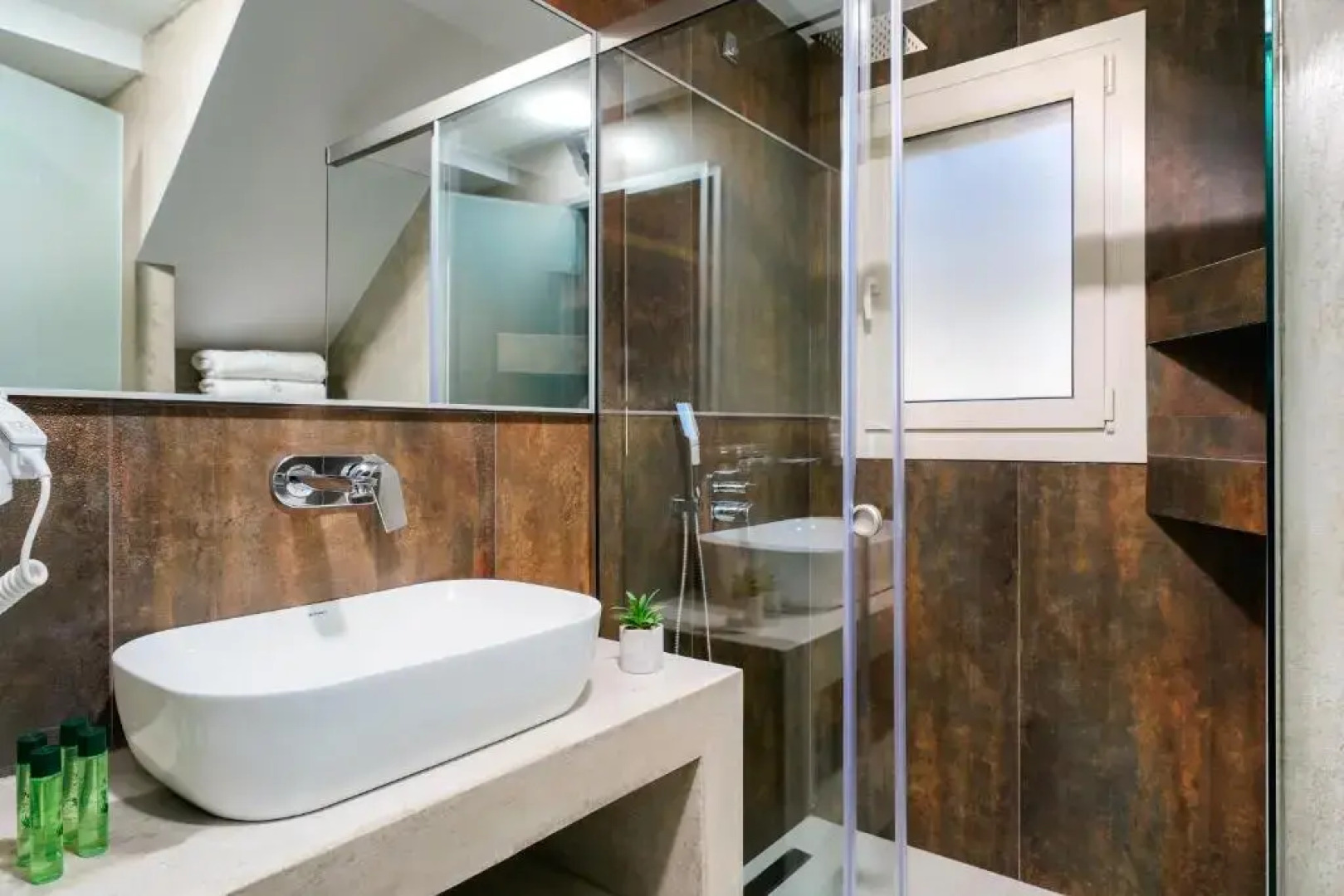 Supreme Luxury Suites