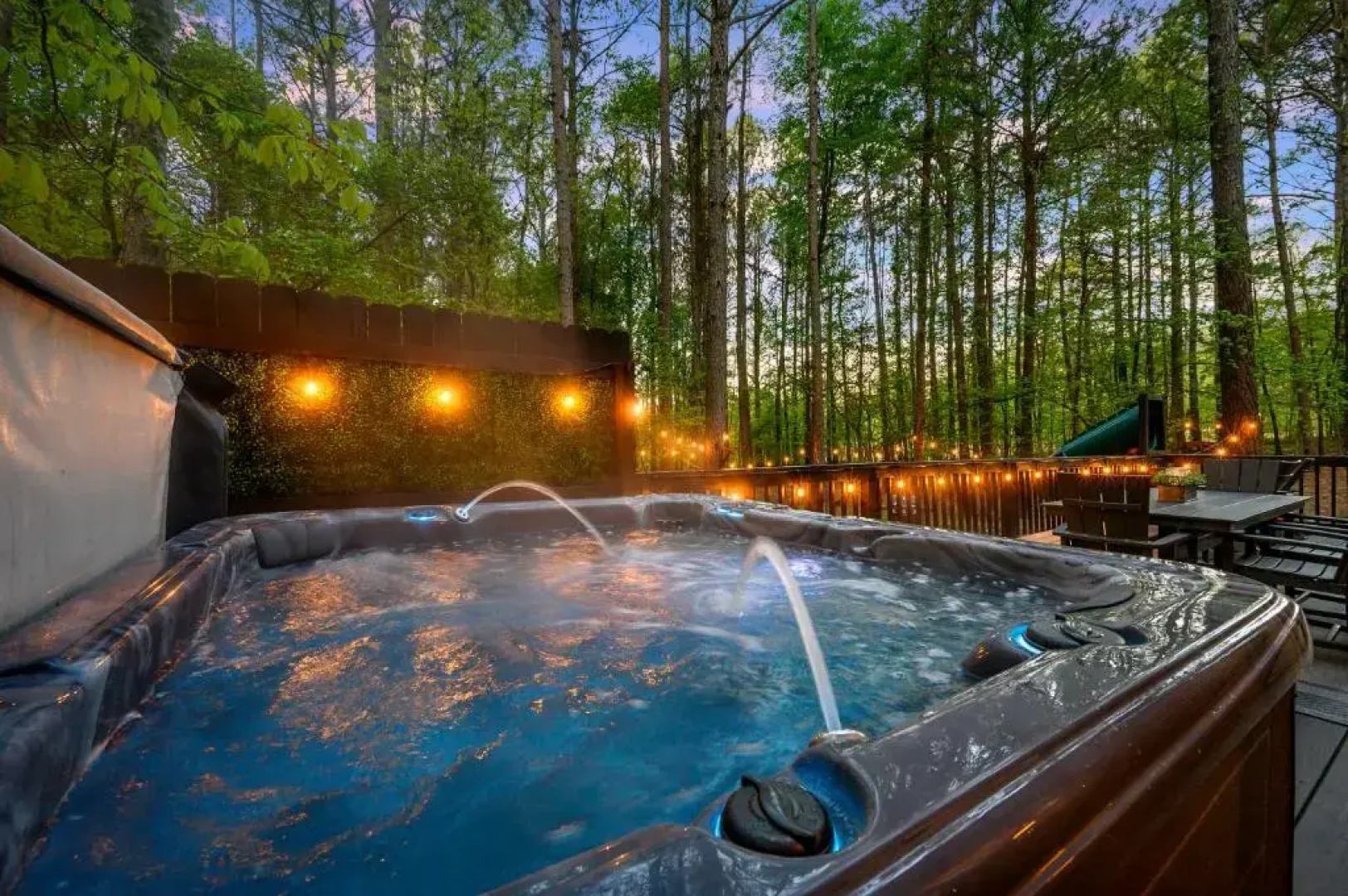 Hickory Bear - Secluded Cabin, Sleeps 10, New Hot Tub, Fire Pit, Arcade, Foosball Table & Deck Slide