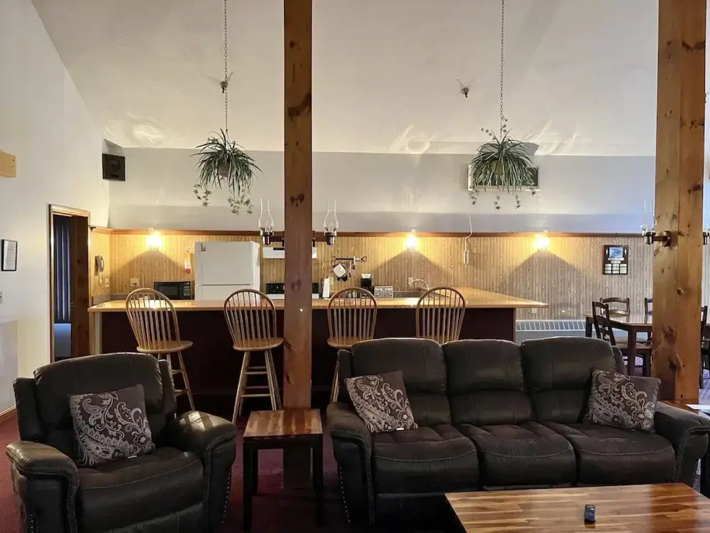 Island Pond Country Inn (Formerly the Lakefront Inn & Motel)