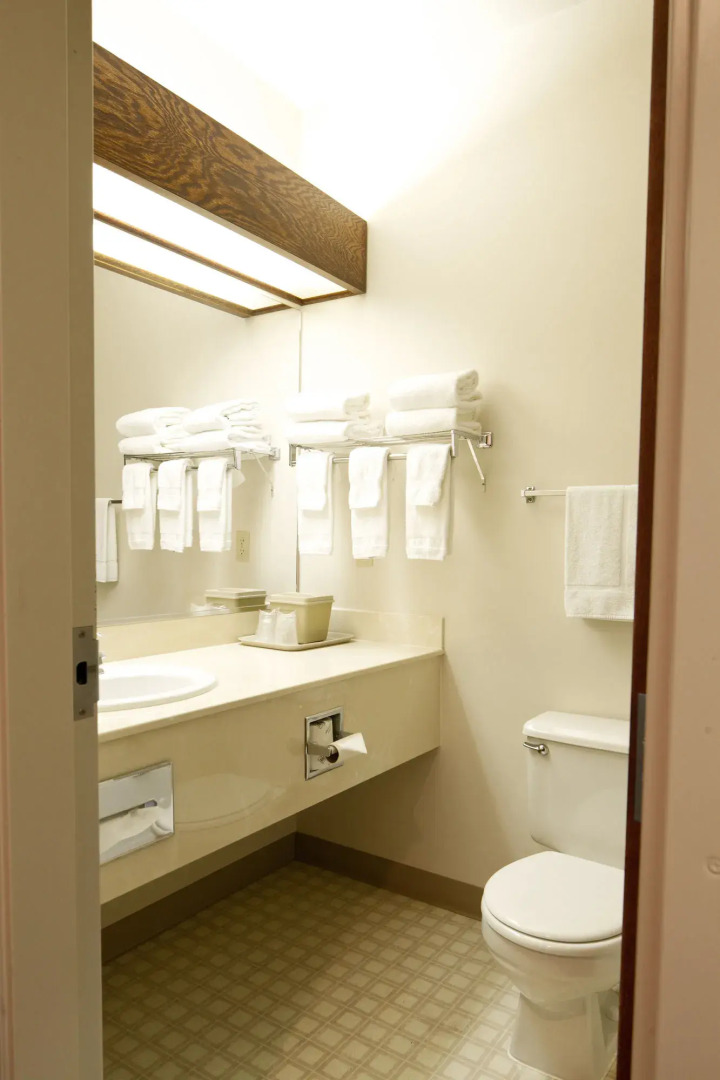 Benny's Colville Inn