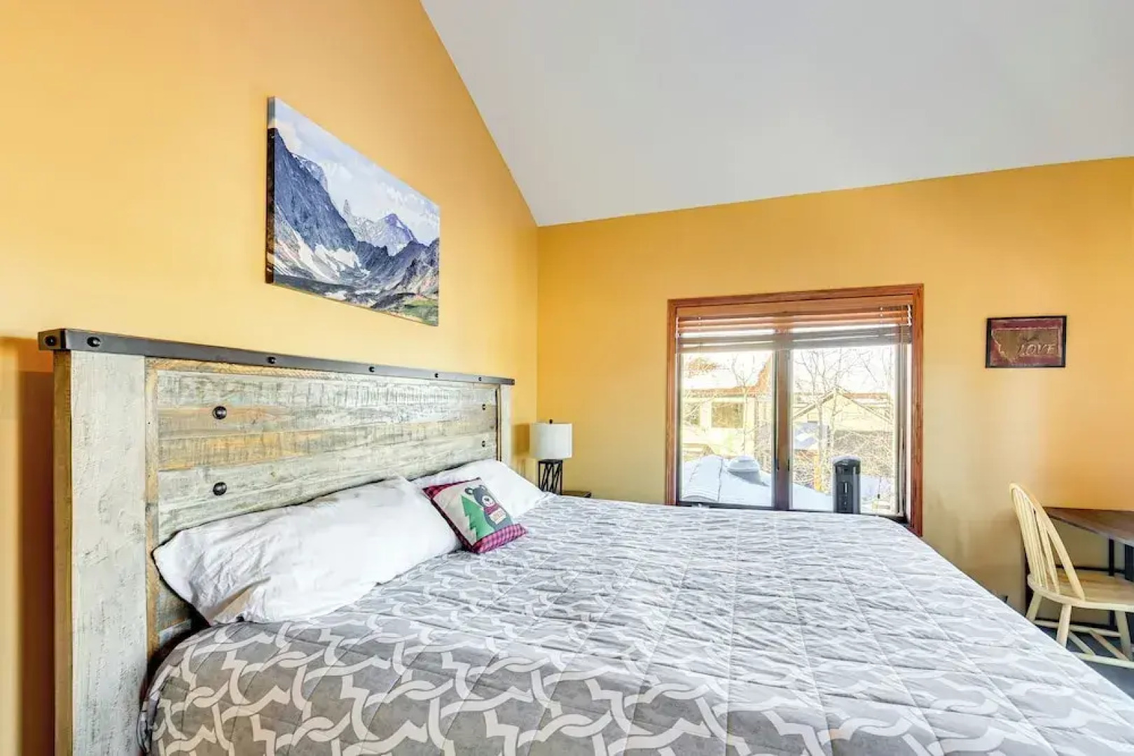 3 Mi to Dtwn: Mtn-view Red Lodge Retreat!