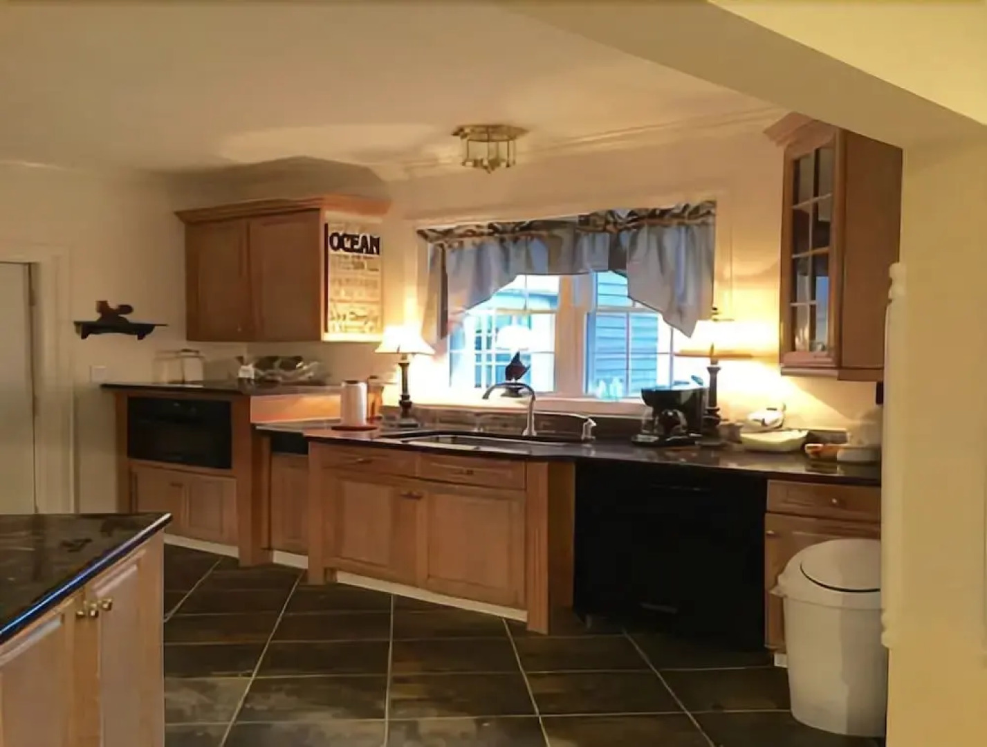 Clamshell by the Sea - Six Bedroom Home