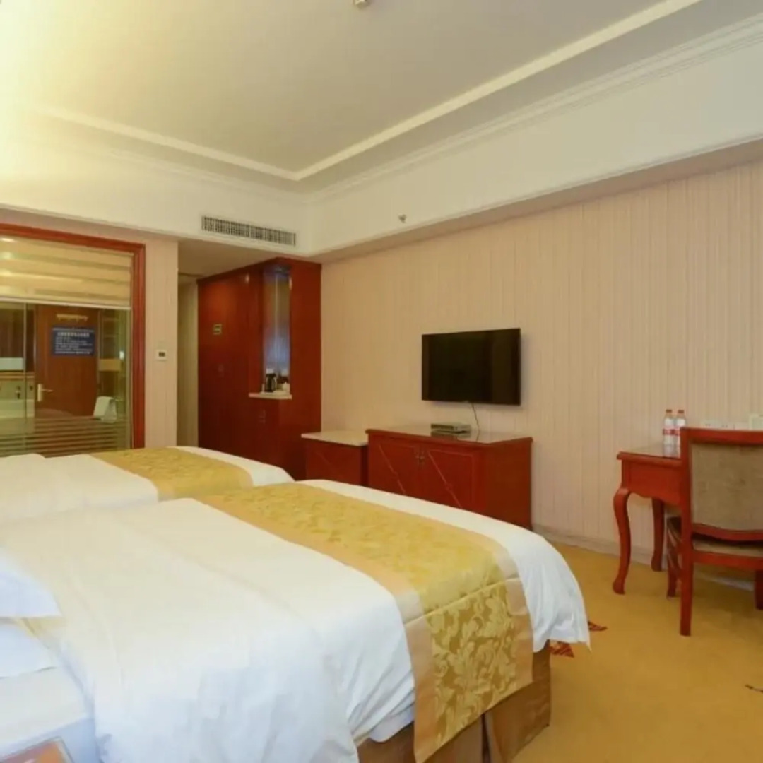 Vienna Hotel Guigang Central Square