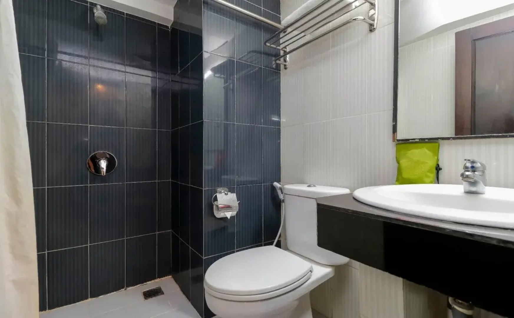 RedDoorz Plus @ Grand Populer Hotel