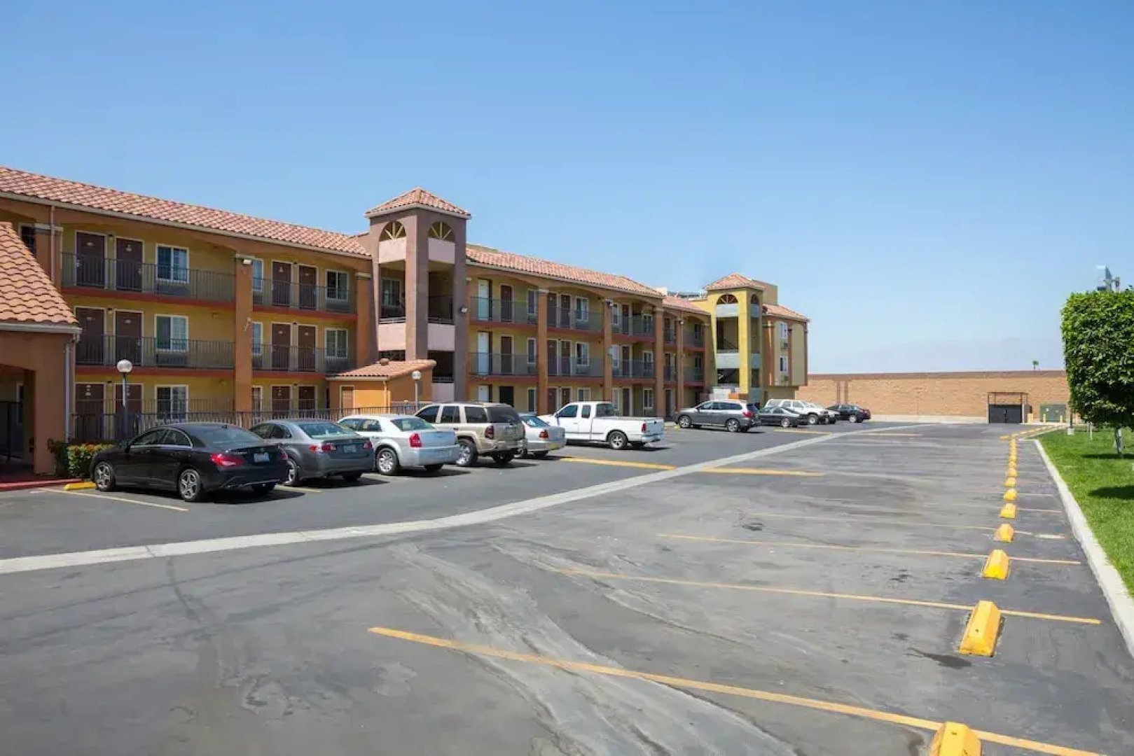 Passport Inn & Suites Corona Hotel