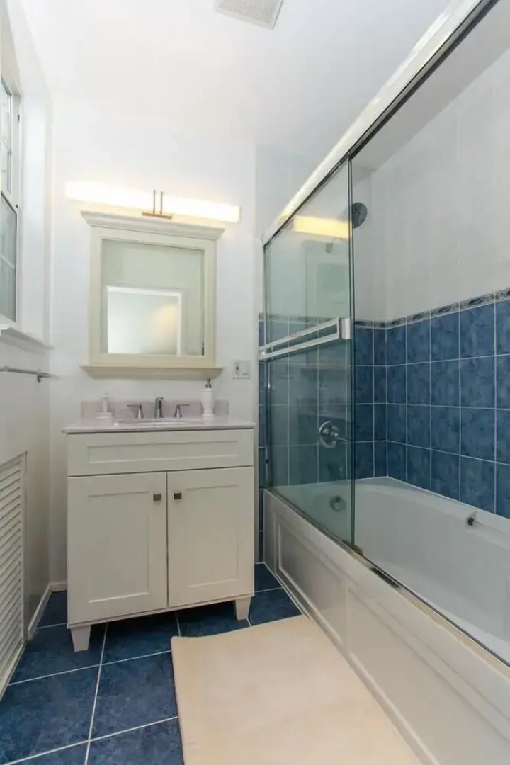 Stylish 2BR Sunset House W Parking by RedAwning