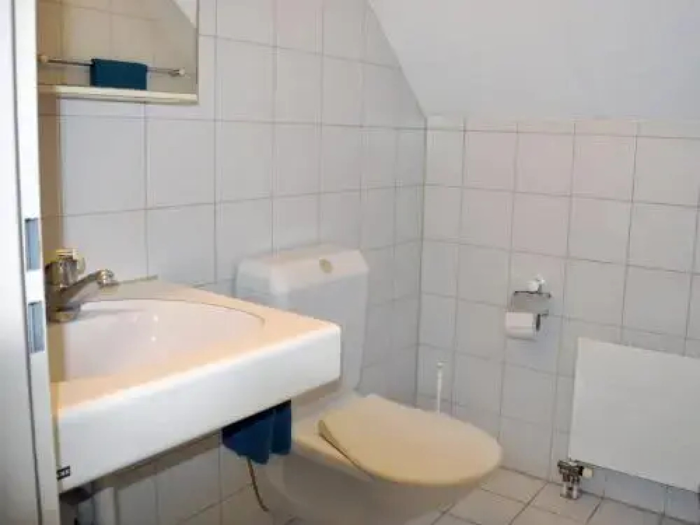 August Restaurant Hotel