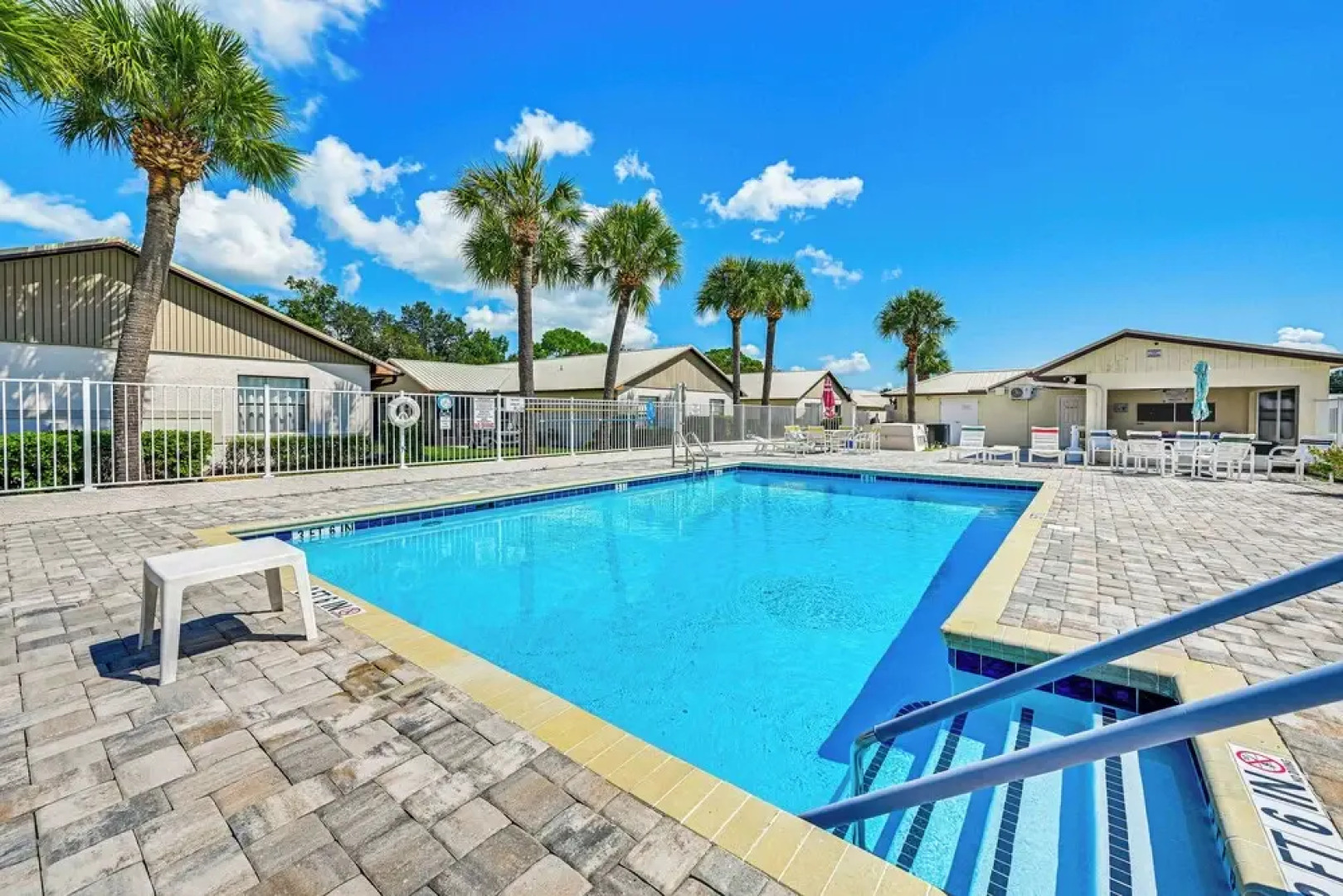 Sunny Canal-view Villa w/ Lanai in Sebring!