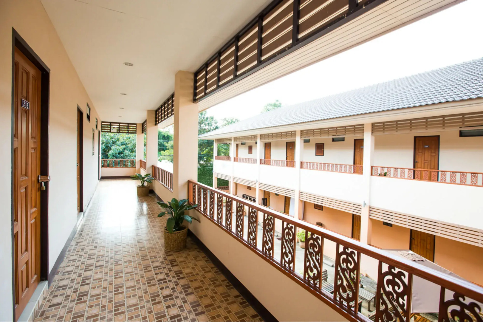 Banlanna Services Apartment