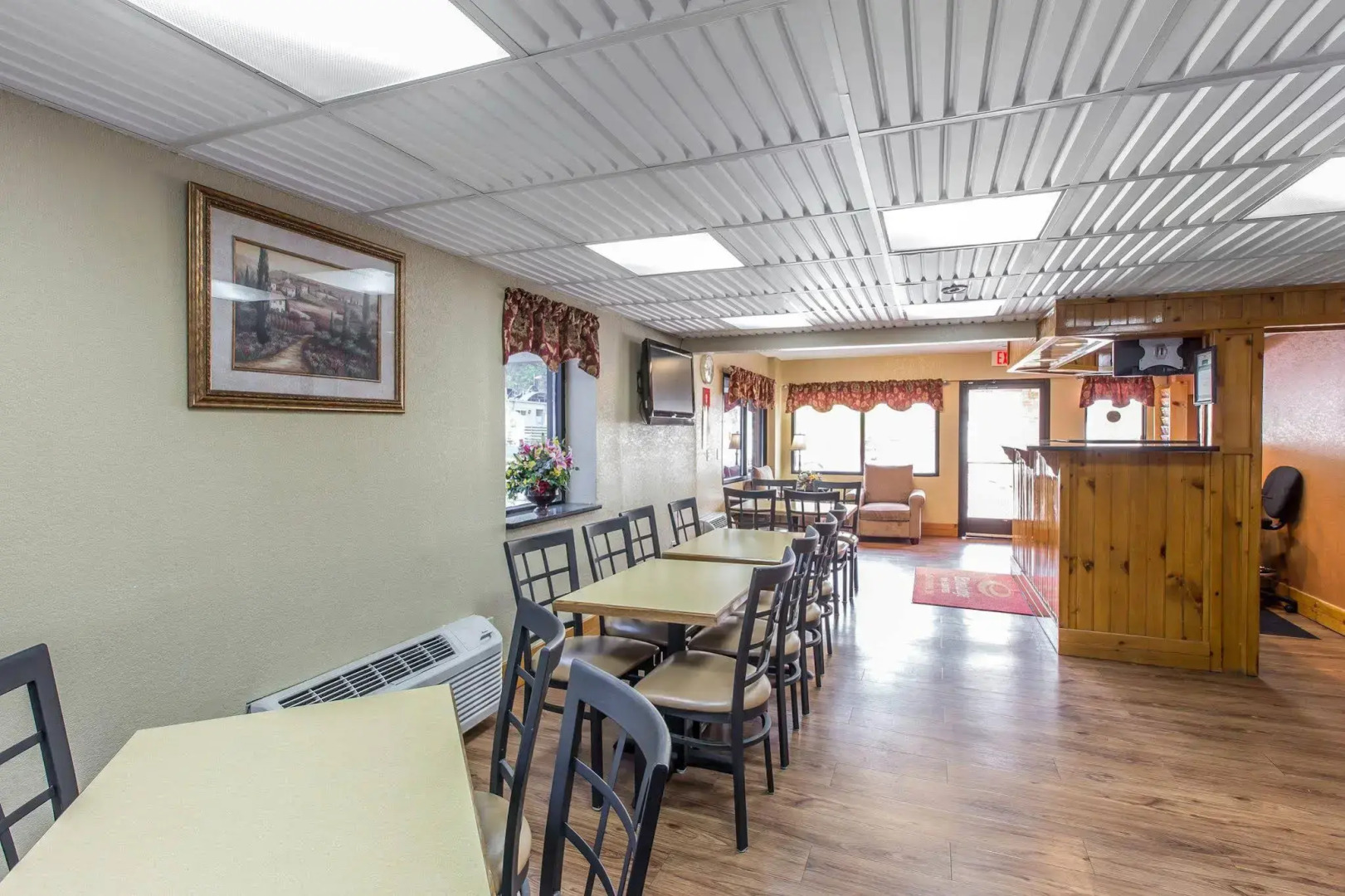 Econo Lodge Inn & Suites Gatlinburg at the Convention Center