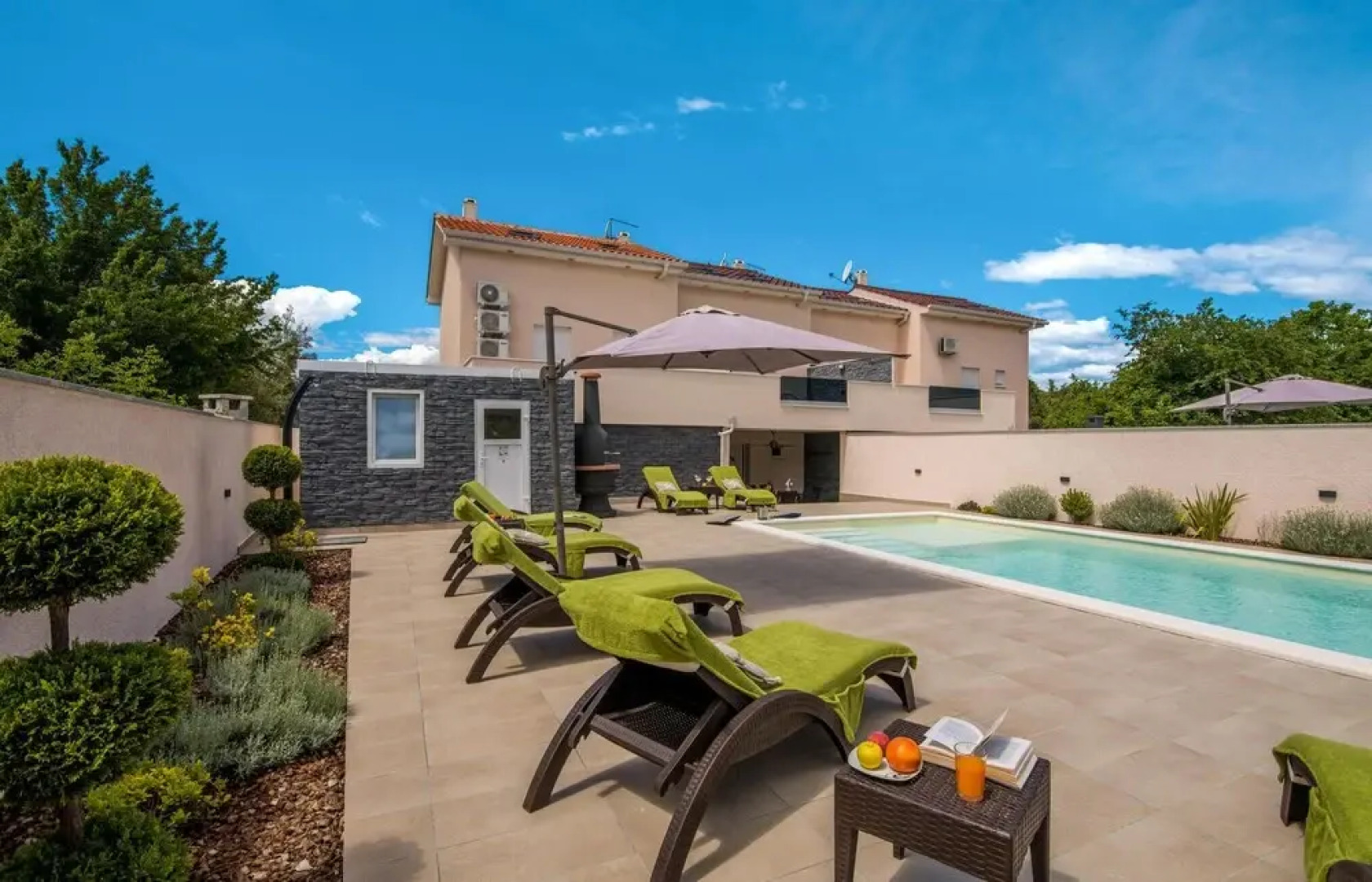 Beautiful Home in Brzac With Wifi and 2 Bedrooms