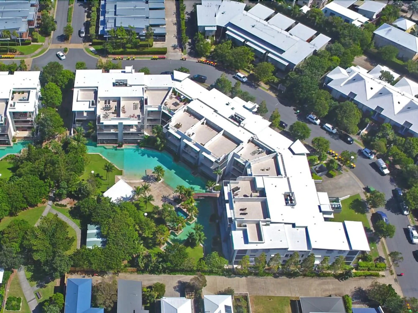 Drift Apartments North Swim Up 6