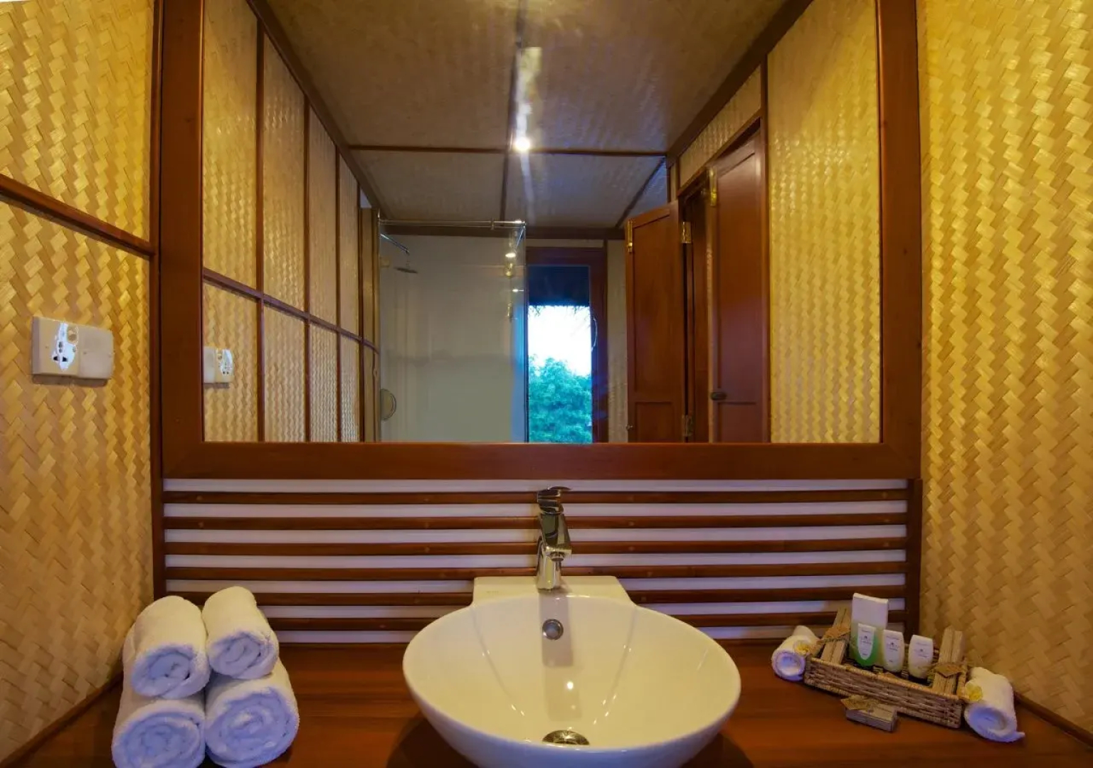 Yathra Houseboat
