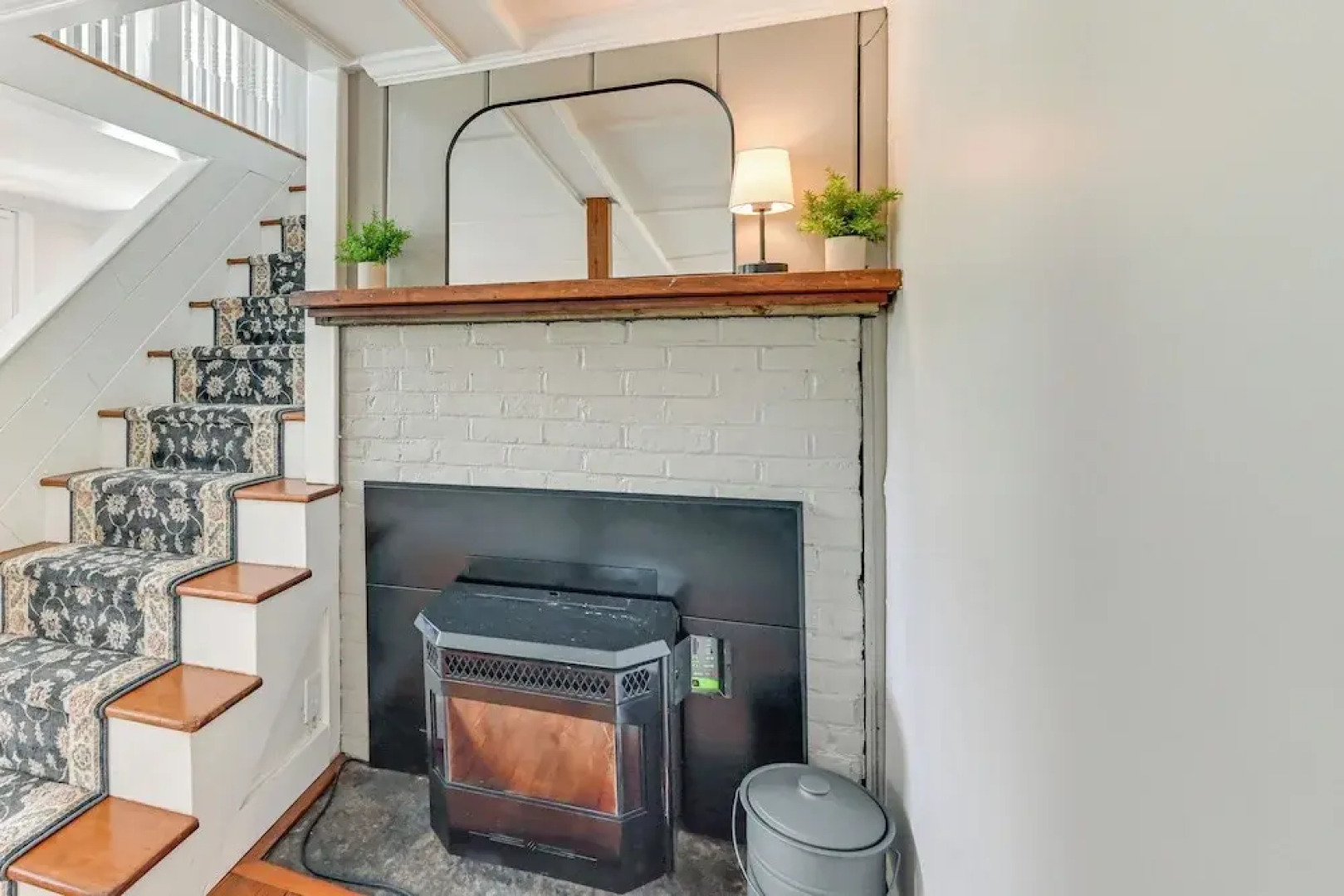 Cottage-chic Retreat < 1 Mi to Connecticut River!