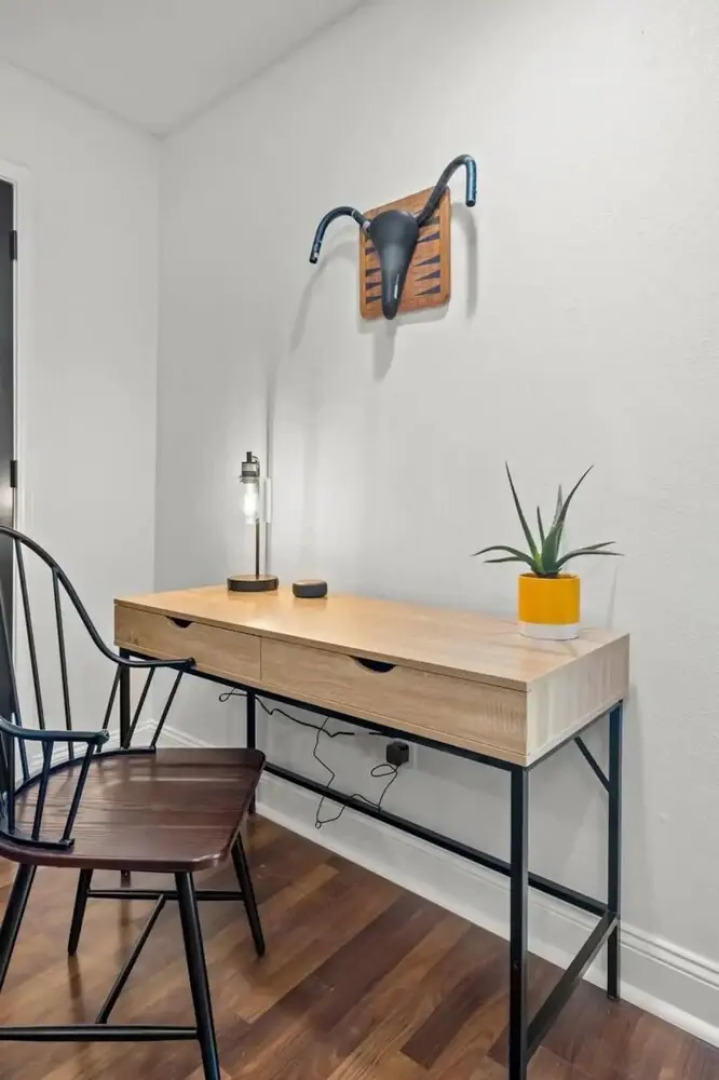 Tunnel Vision Trail Home -8 Min From Lake Windsor! 4 Bedroom Home by Redawning