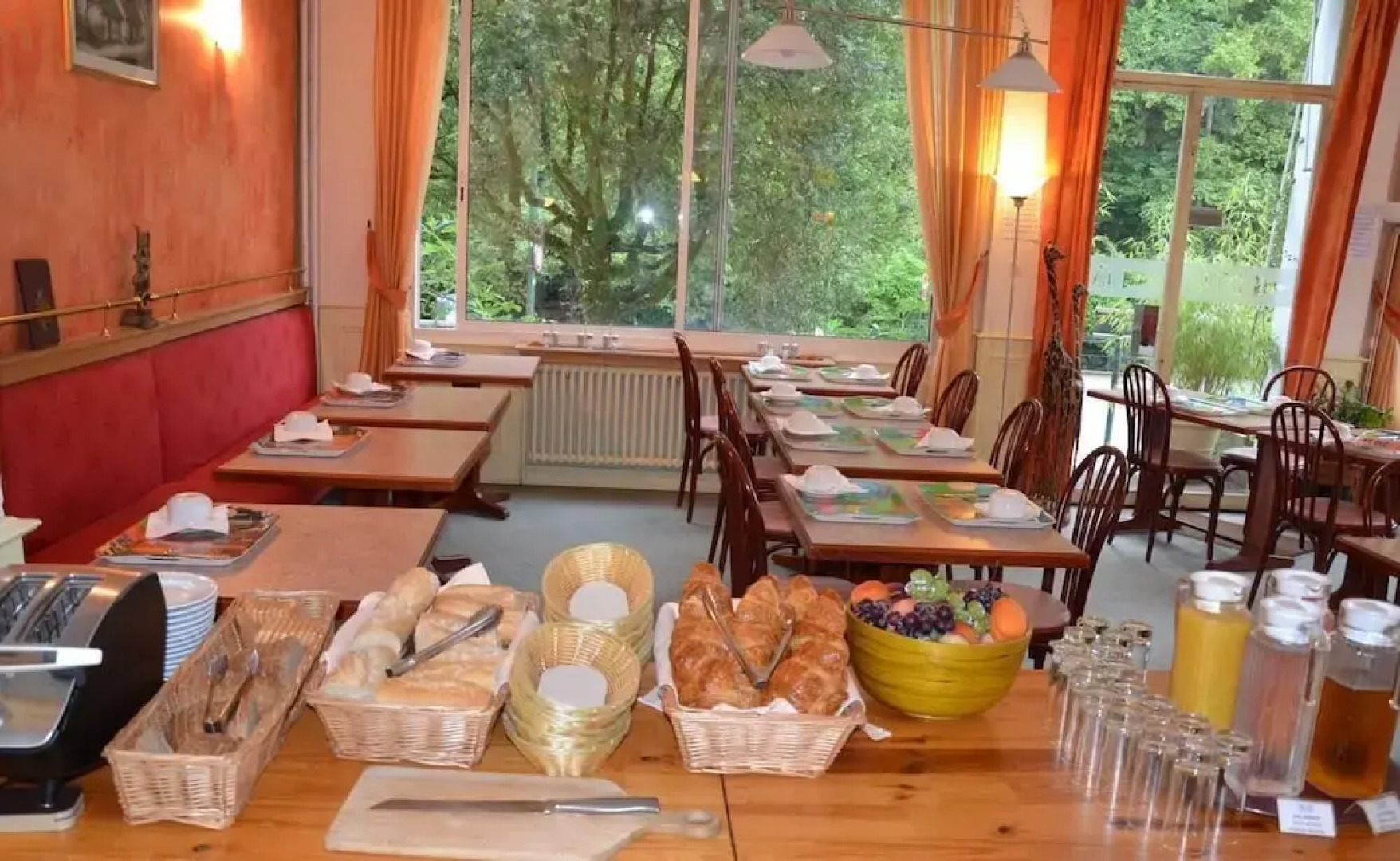 Logis Palais Des Fleurs Restaurant Les Capucines