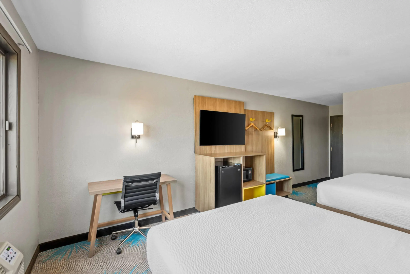 Days Inn & Suites by Wyndham Des Moines Airport