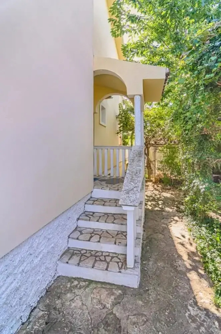 Comfort Pool Apartments