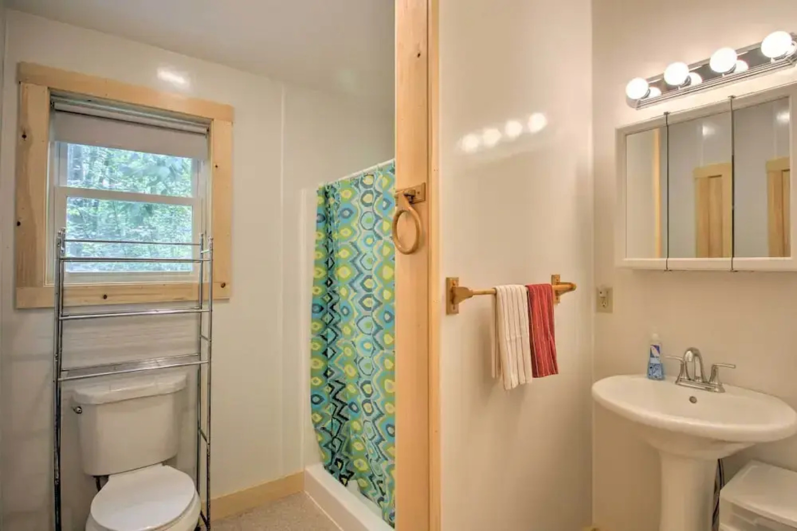 'the Cedars' Cabin w/ Beach Access on Panther Pond