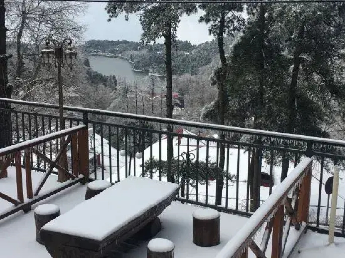 Lushan Dongtian Guesthouse