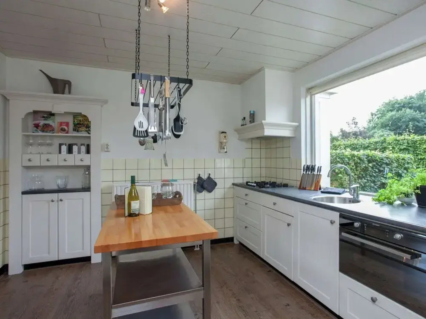 Majestic, Large Holiday Home near Leende Located Between Meadows & Forests