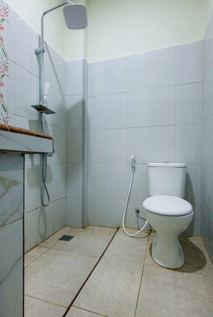 Wisata Hotel by OYO Rooms