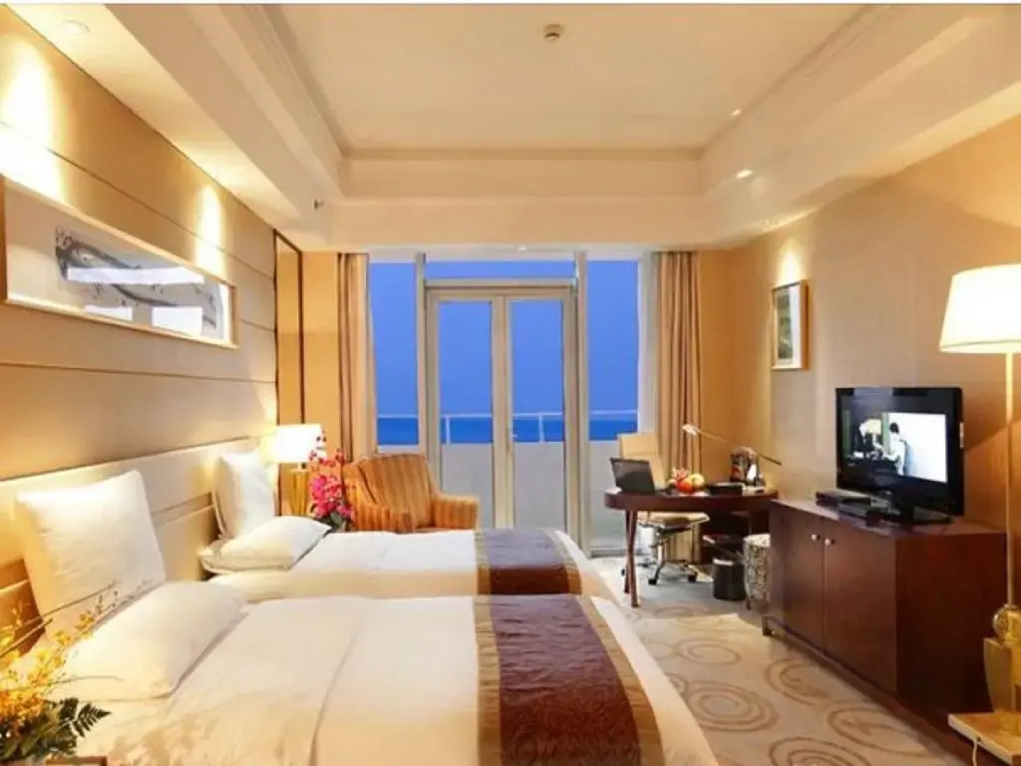 Golden Shining New Century Grand Hotel Beihai