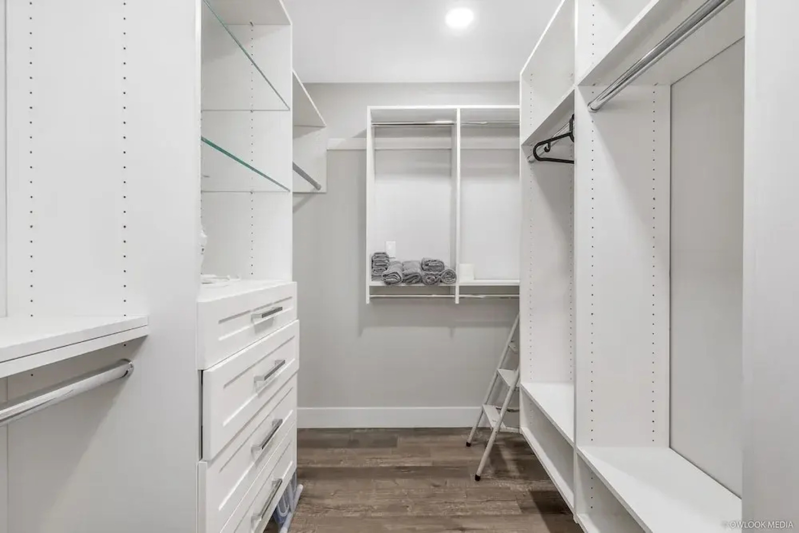 Mountain & Ocean View in Gorgeous Home by Elevate Rooms