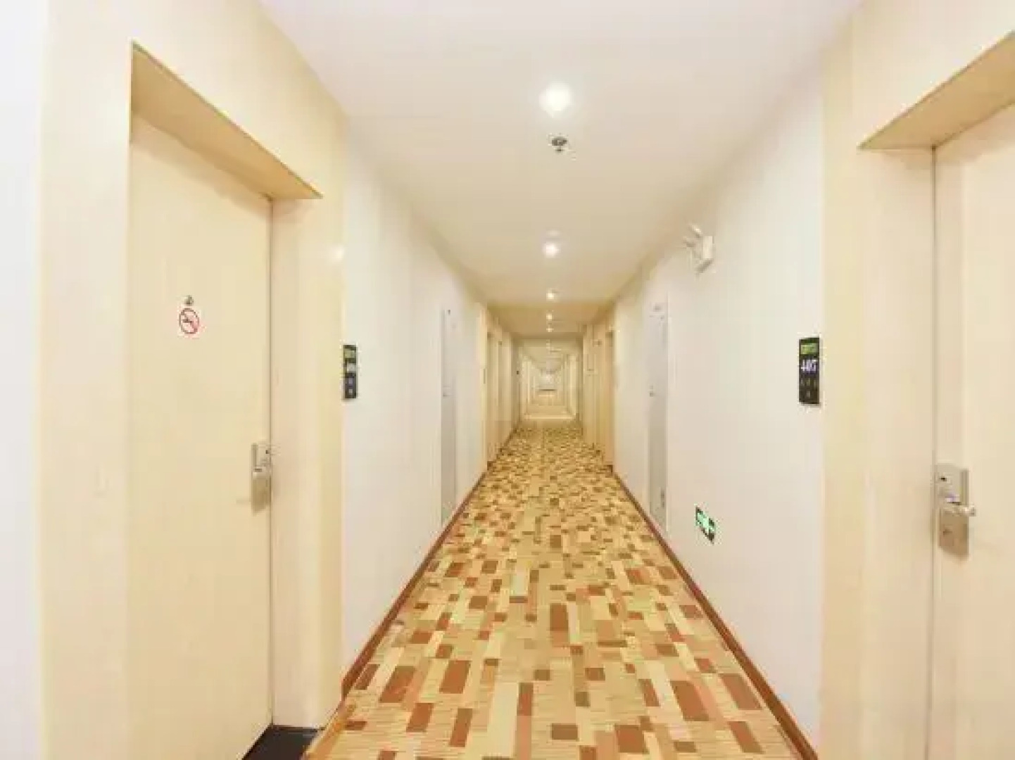 Motel Hotel (Shou County South Gate Roundabout)