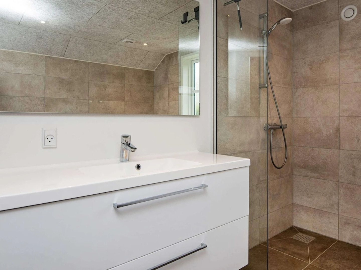 Bright Family Cottage by Kelstrup Beach