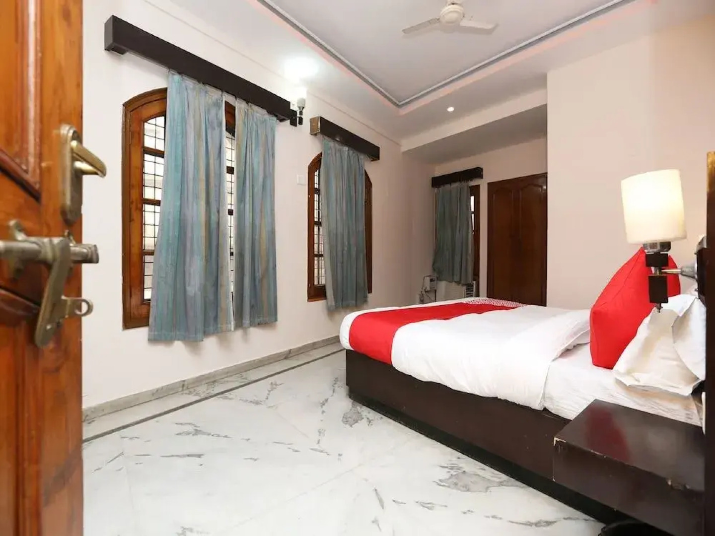 OYO 14390 Hotel Samrat