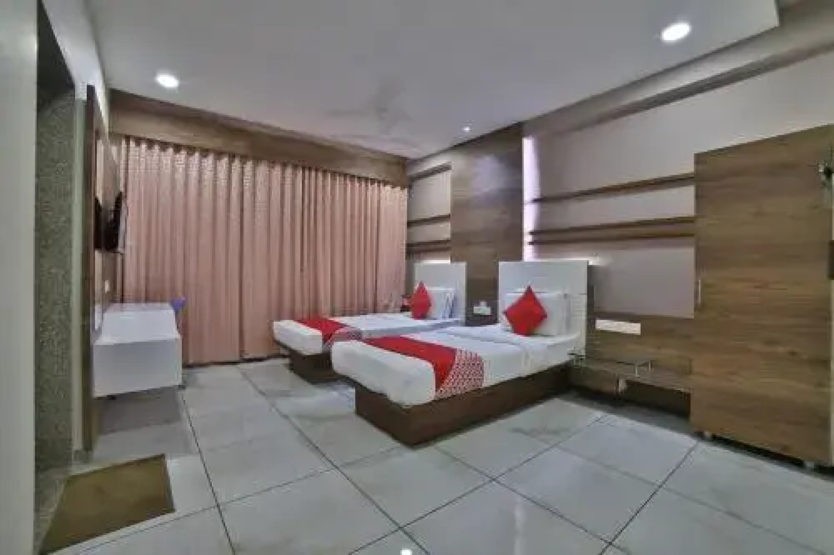 OYO 28294 Hotel Milan Food Court