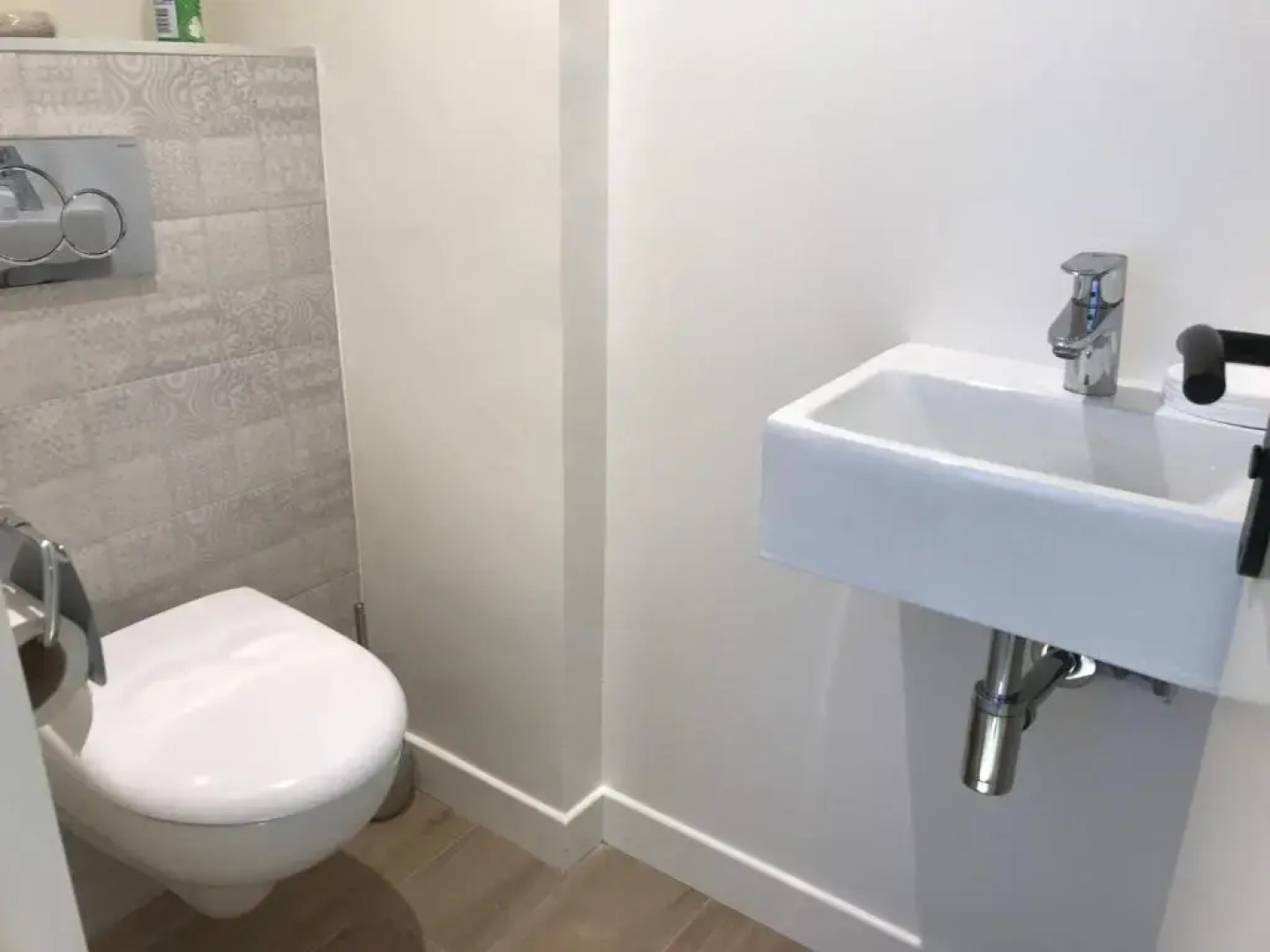 06D - Appartement spacieux avec terrasses, jardin et piscine