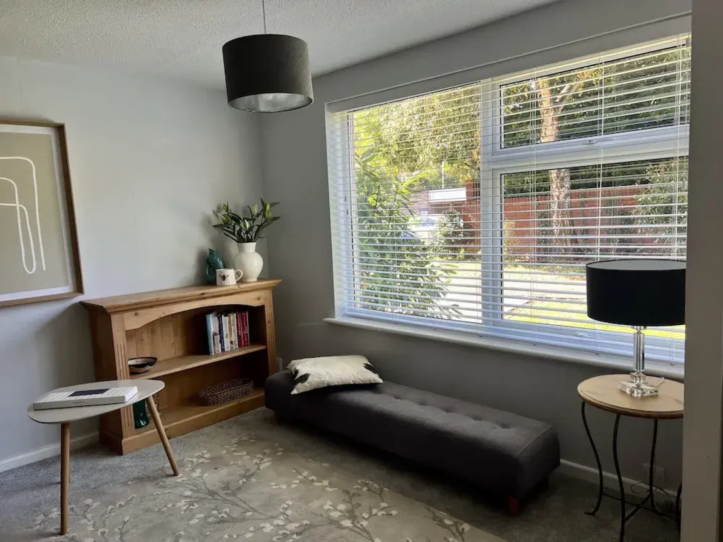 BookedUK - Lovely 2BR Flat in Hoddesdon