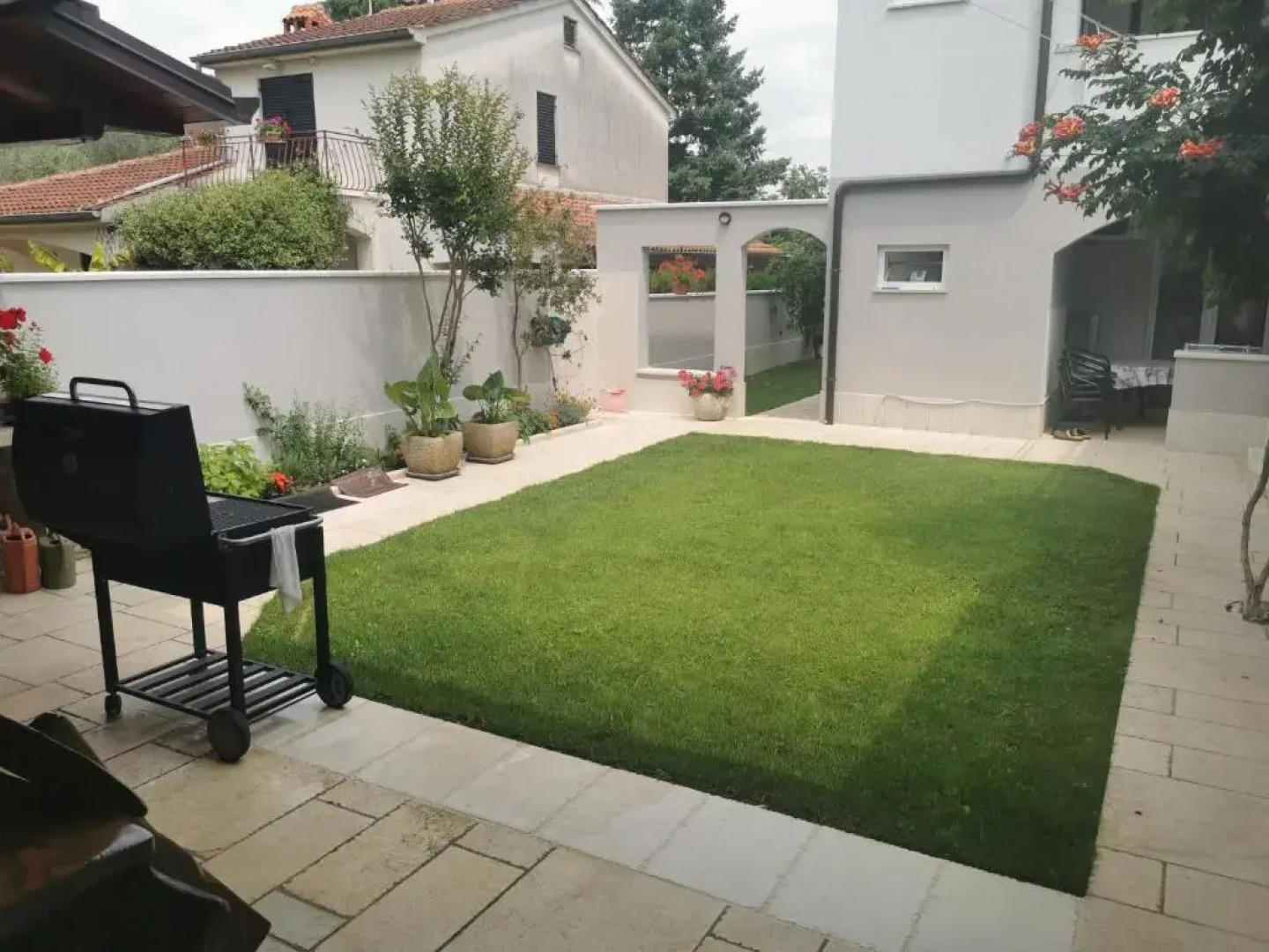 Apartment Slisko with Terrace and Garden