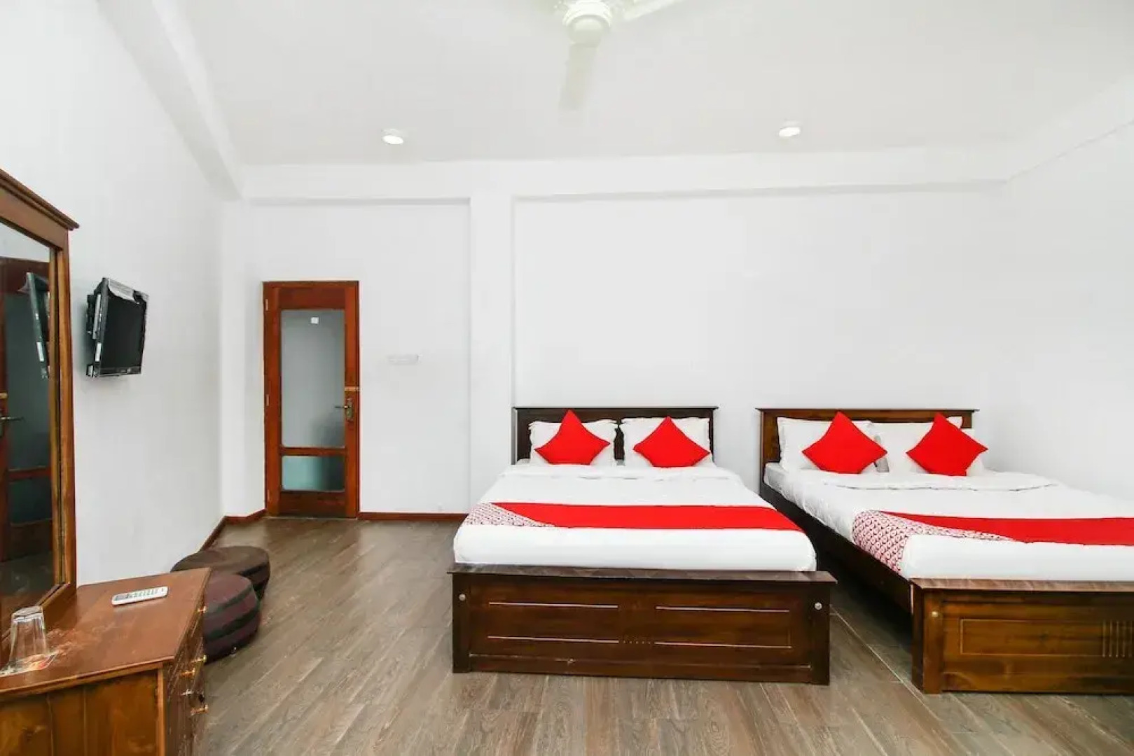 OYO 371 River Palace Hotel