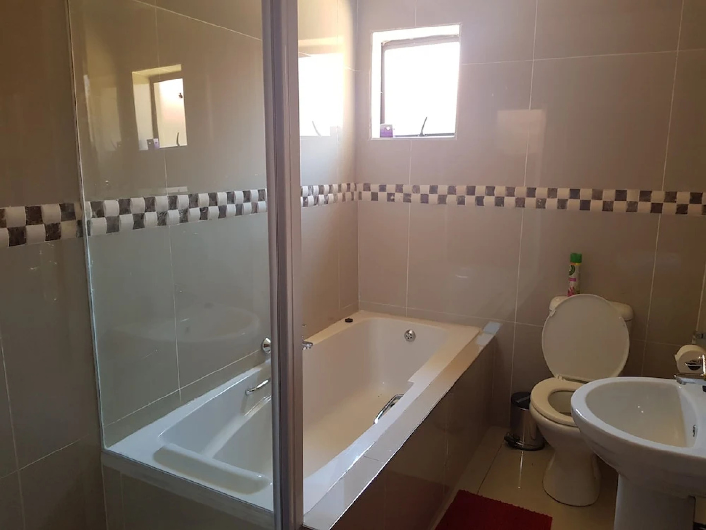 Ekuthuleni Guest house vosloorus