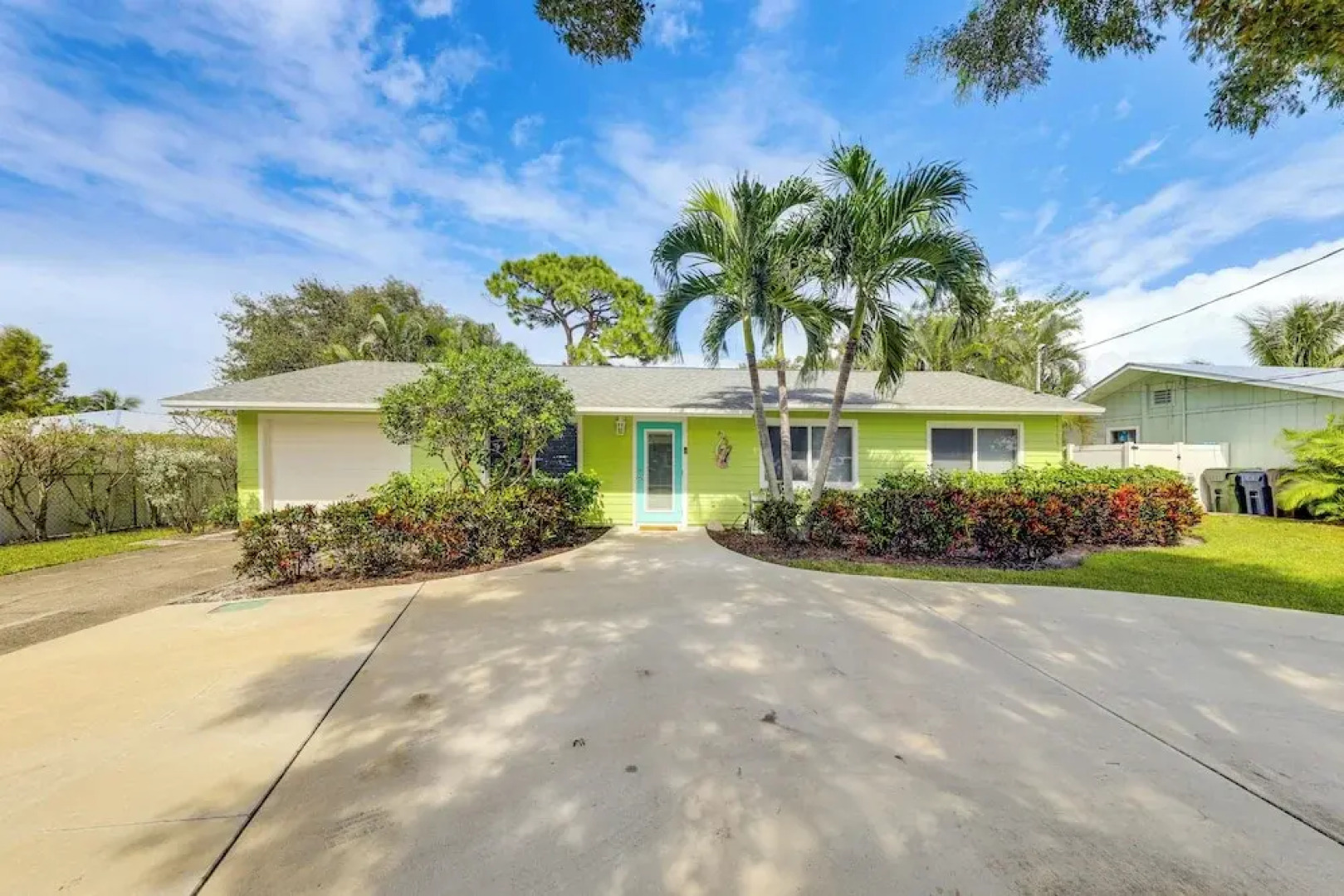Tropical Pool Oasis on 1/4 Acre by Downtown Stuart