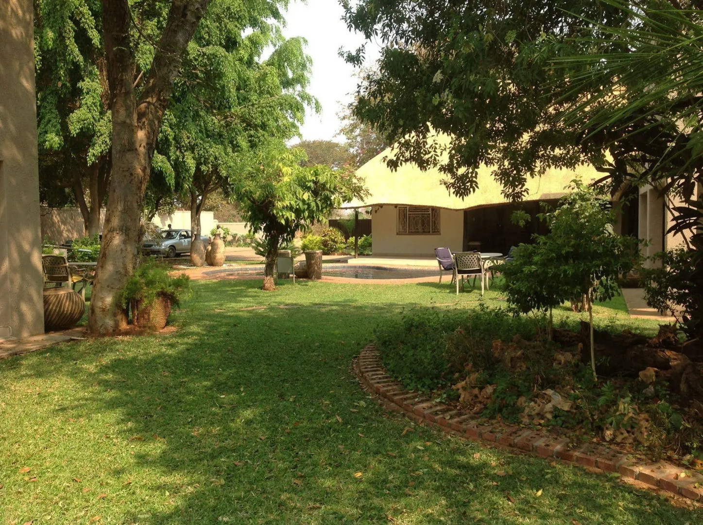 Guest Paradise Lodge