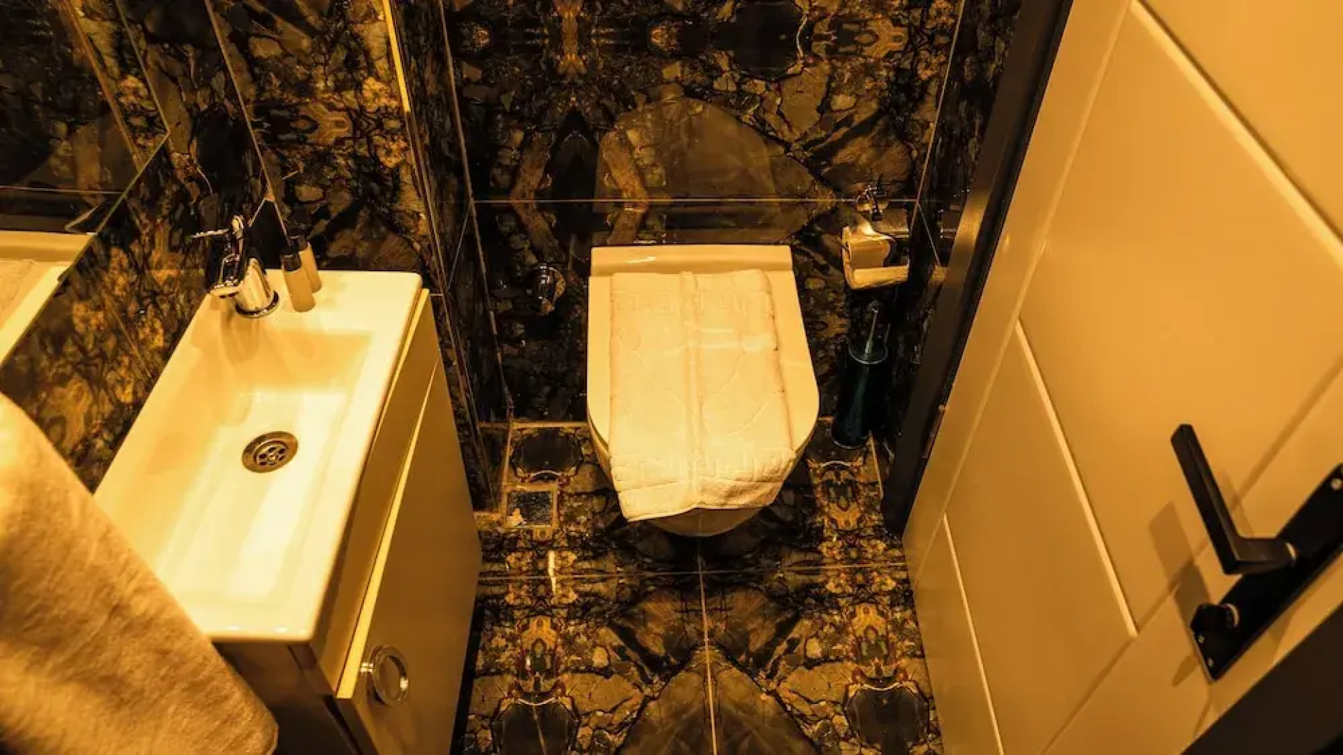 Ck Palace Hotel