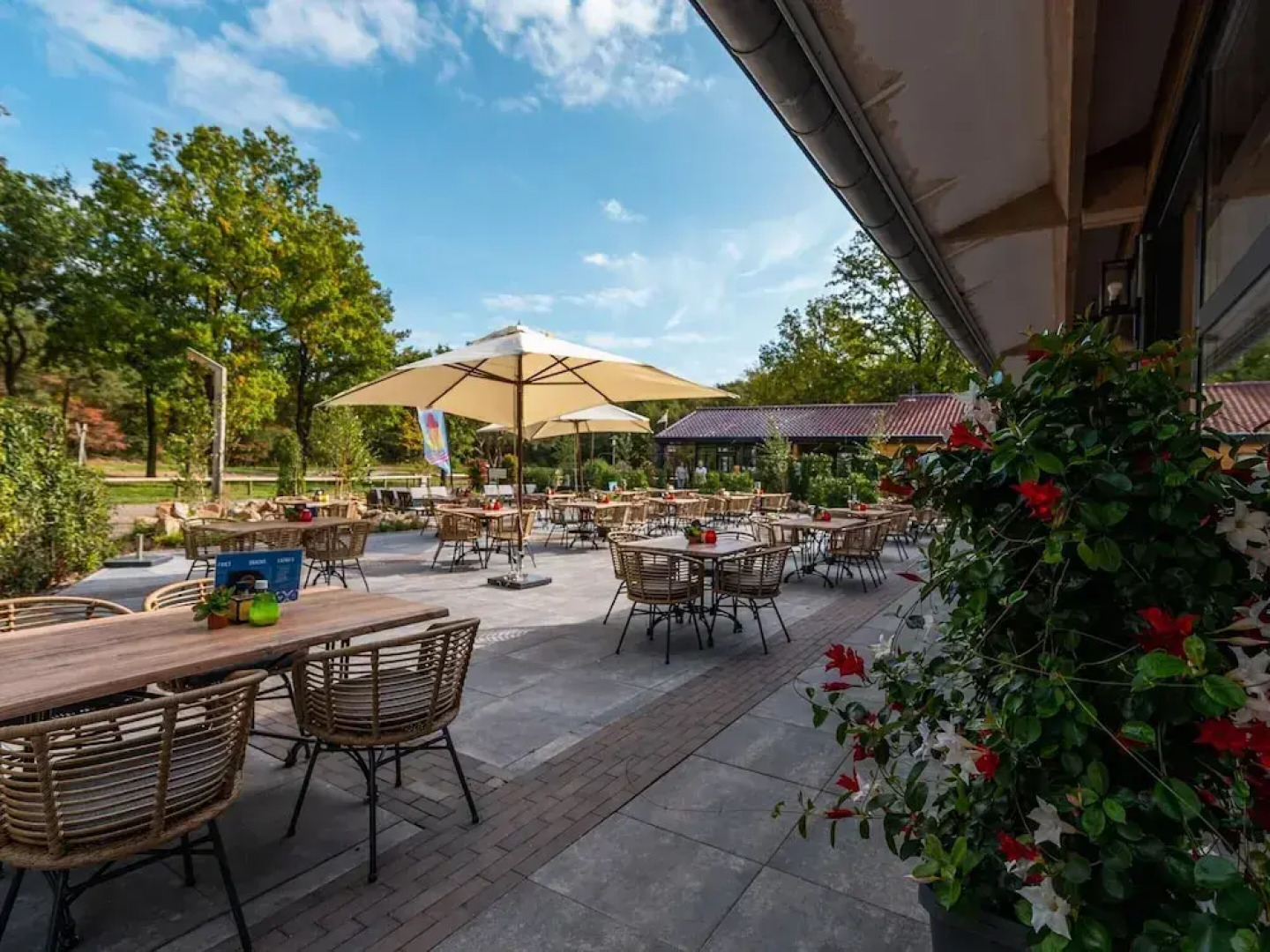 Wooden Chalet Near Three National Parks