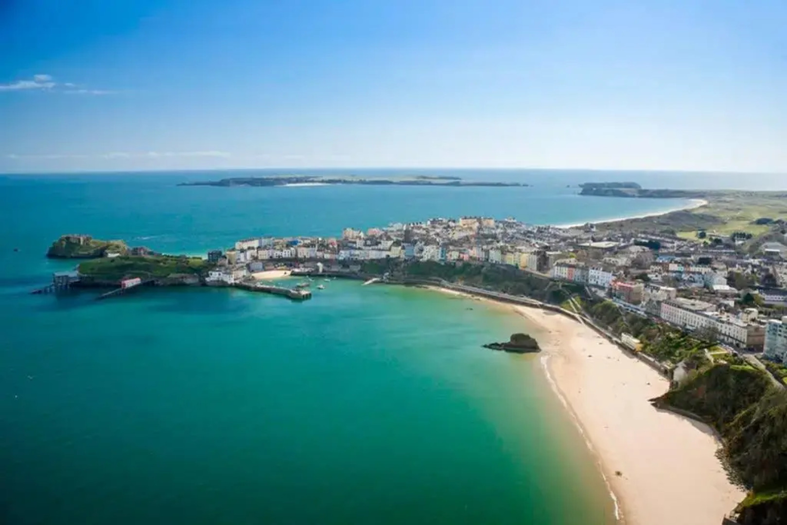 Beautiful apartment with private pool near Tenby