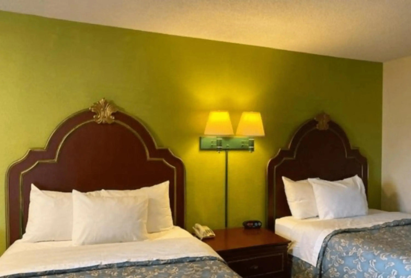 Travelodge by Wyndham Sellersburg / Louisville North