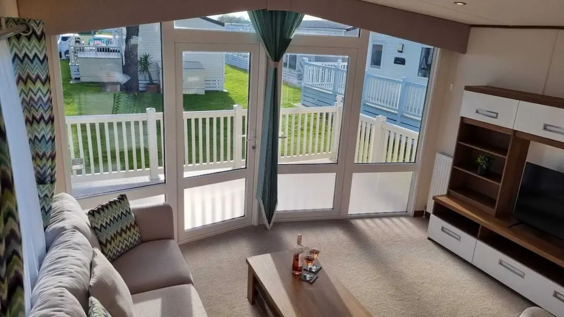 Stunning Seaside Lodge Nr New Forest 2 bed