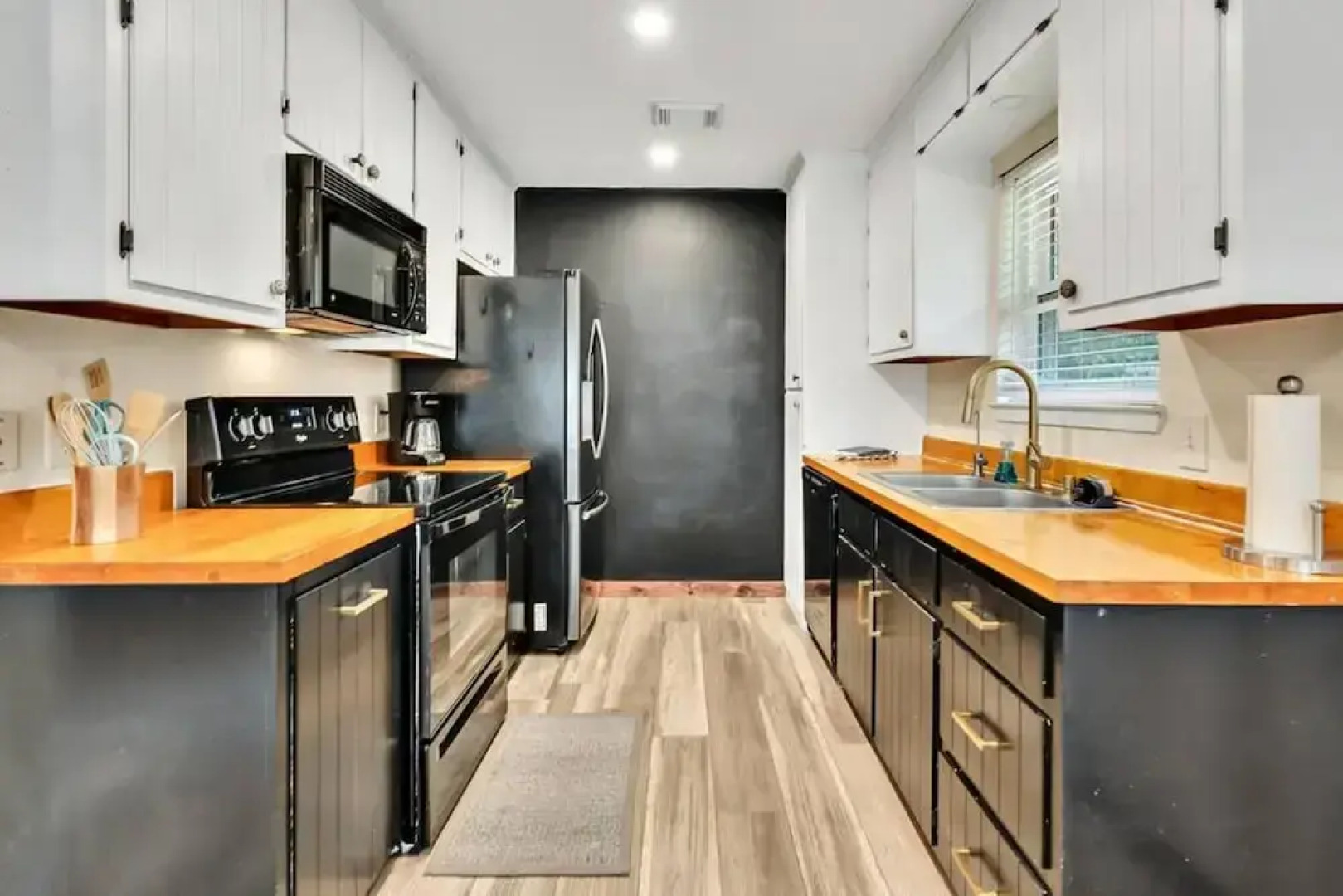 New Cozy Retreat Located 15 Minutes to Waco