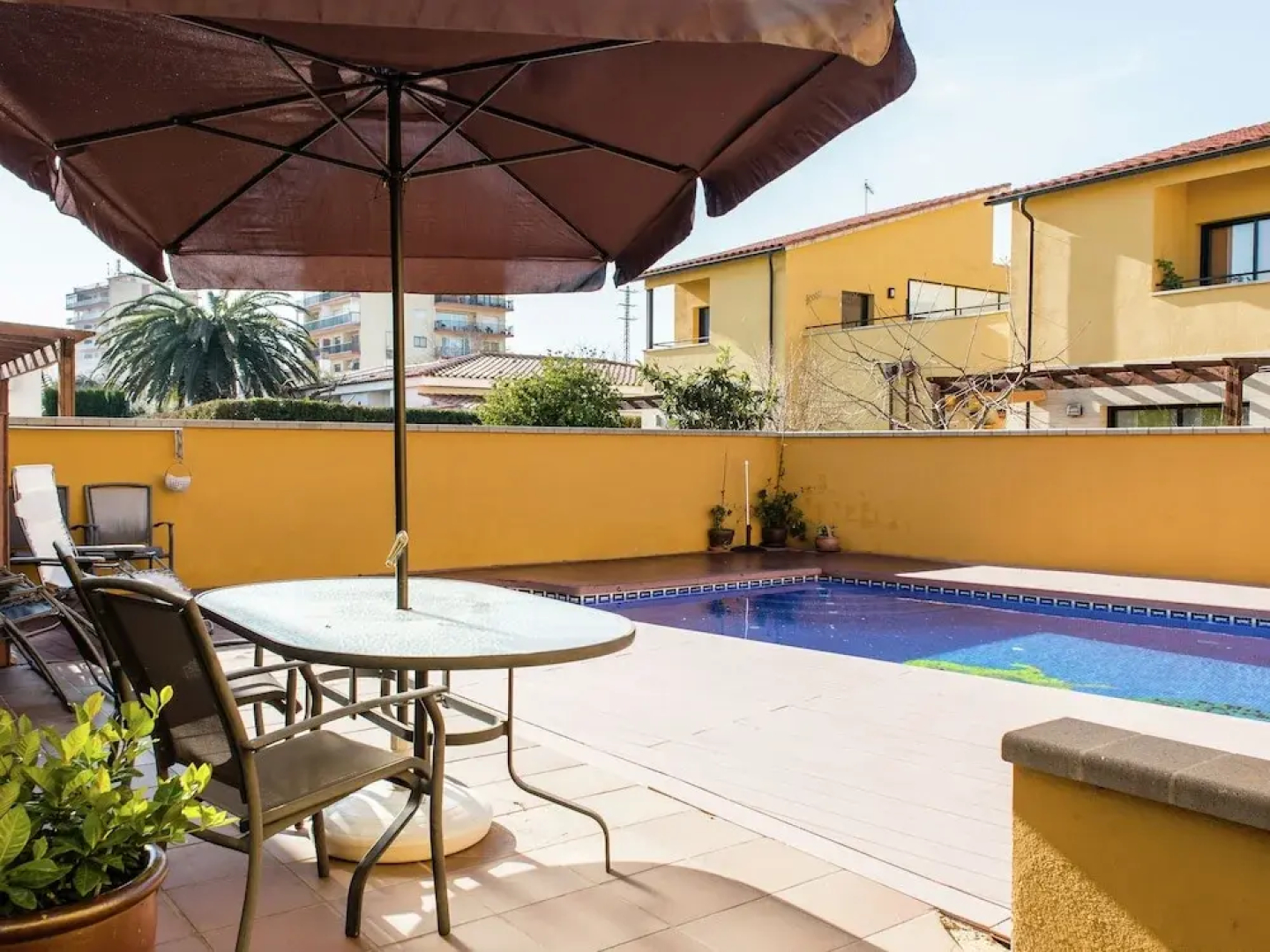 Pretty Holiday Home in Sant Pere Pescador With Swimming Pool